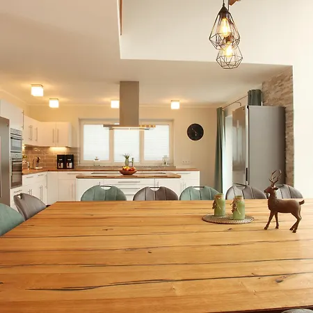Holiday home Bergtraum Im Harz, 17 Gaeste, Sauna, Pool *